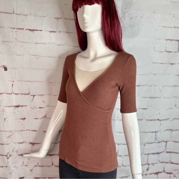 PST Brown Ribbed Knit Surplice Faux Wrap Deep V-Neck Short Sleeve Top Size M - Picture 7 of 11